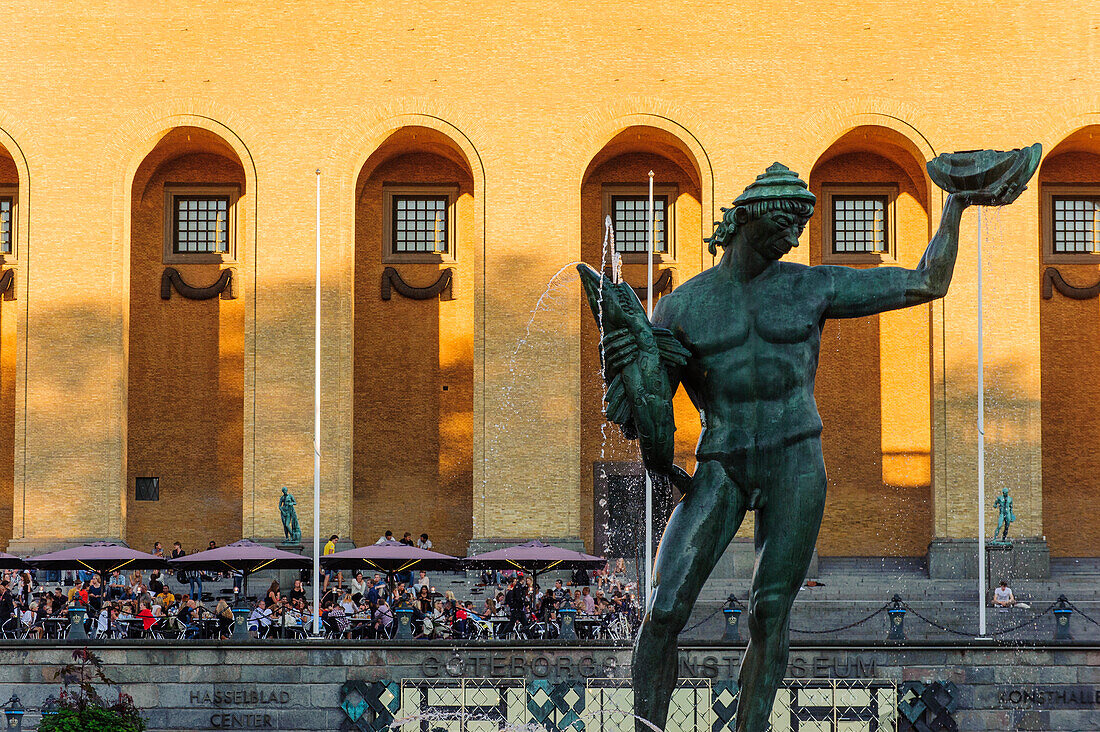 Poseidon Brunnen am Götaplatsen mit Stadttheater, Kunstmuseum und Konzerthalle , Schweden