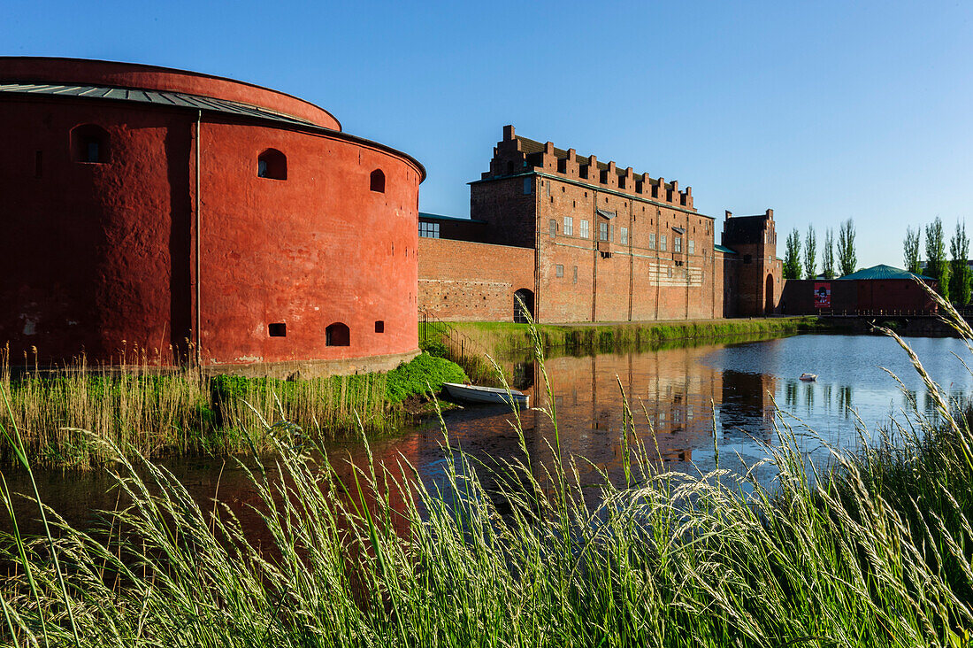 Rote Festung-Malmoehus mit Wassergraben, Malmö, Südschweden, Schweden