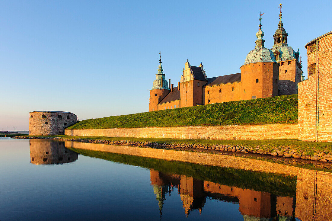 Kalmar castle with reflection in the morning sun, Schweden