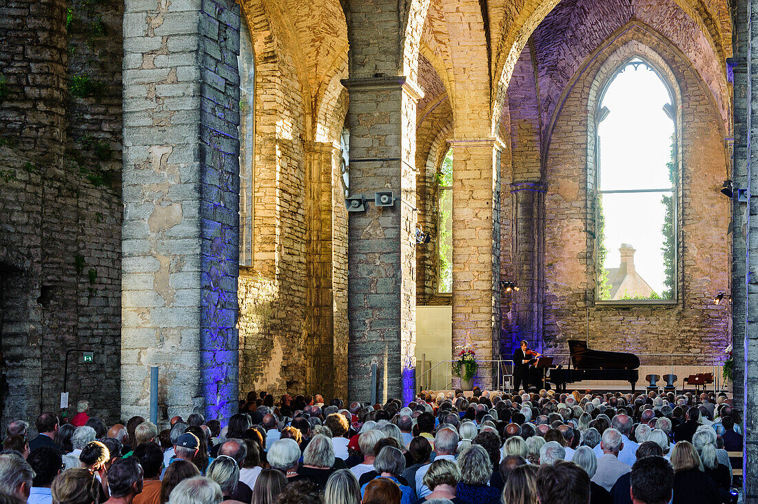 Concert in the ruins of St. Olof's church in the old churches Ruins find various concerts in the summer, Schweden