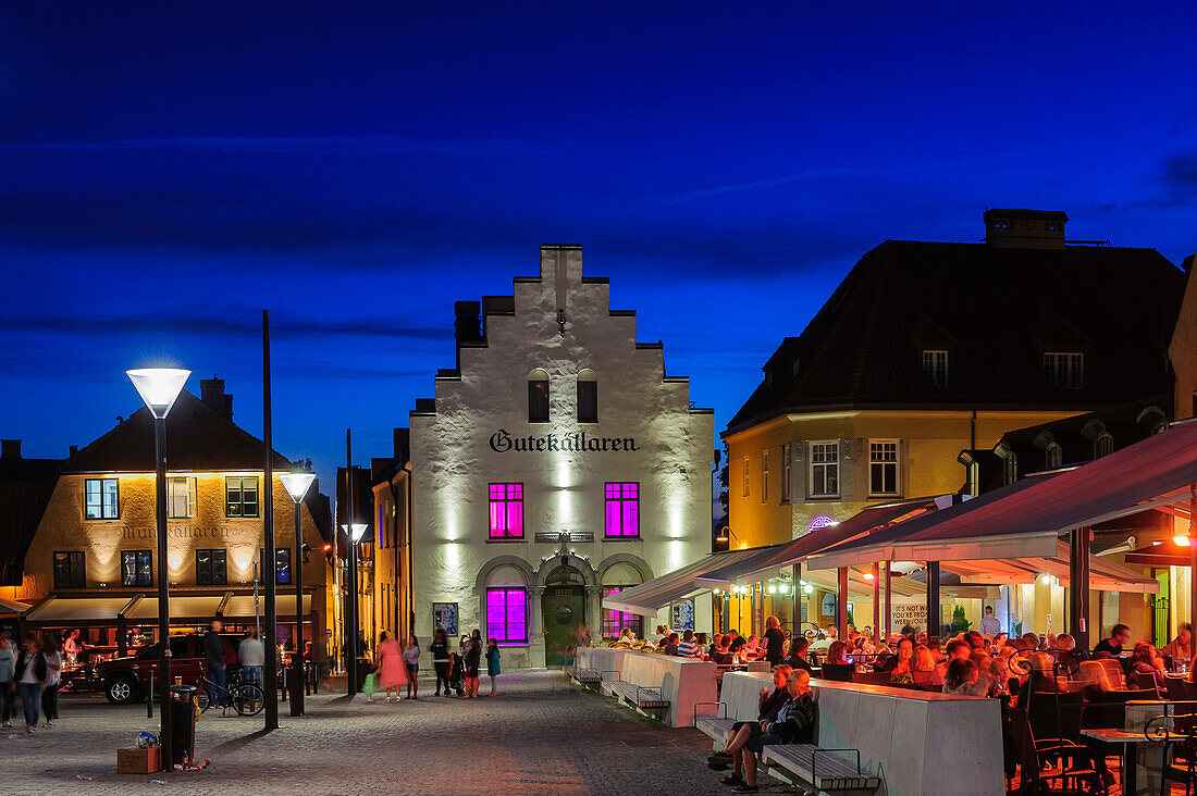 Market Square in the evening Stora Torget St. Karin ruins, Schweden