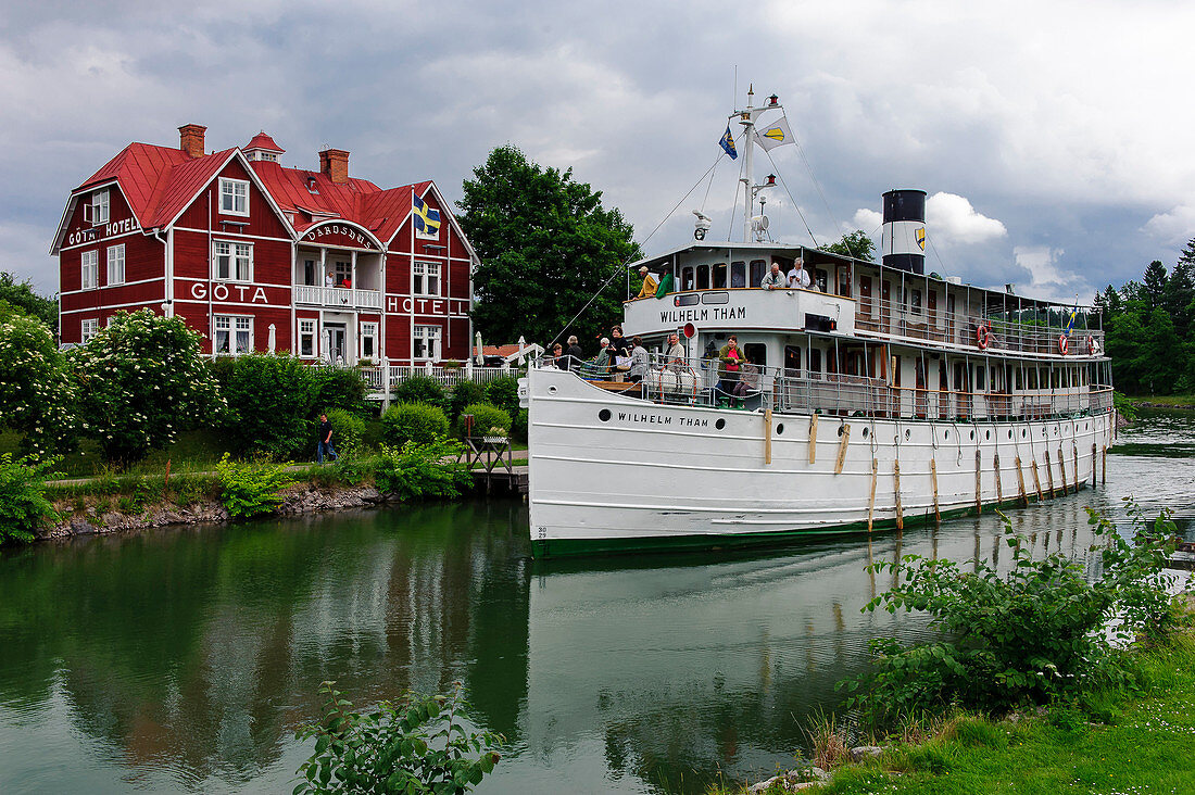 Goetakanal Hotel in Borensberg, Dampfschiff Wilhem Tham auf dem Goetakanal zwischen Borensberg und Berg Slussar , Schweden