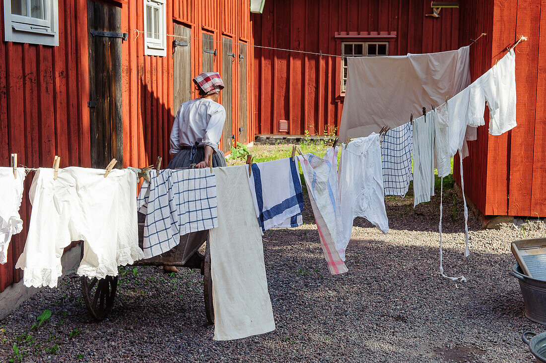Wäsche hängt zum trockenen im Freilichtmuseum Gamla , Schweden