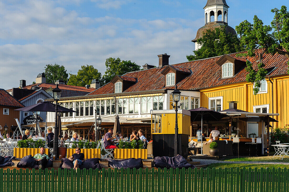 Gripsholm Vaerdshus (Hotel) mit Gartenterasse , Schweden