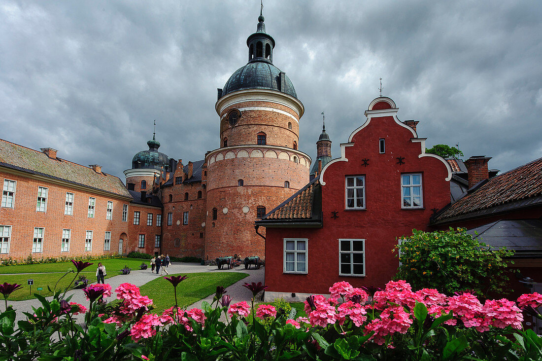 Schloss Gripholm Innenhof mit Blumenbeet , Schweden
