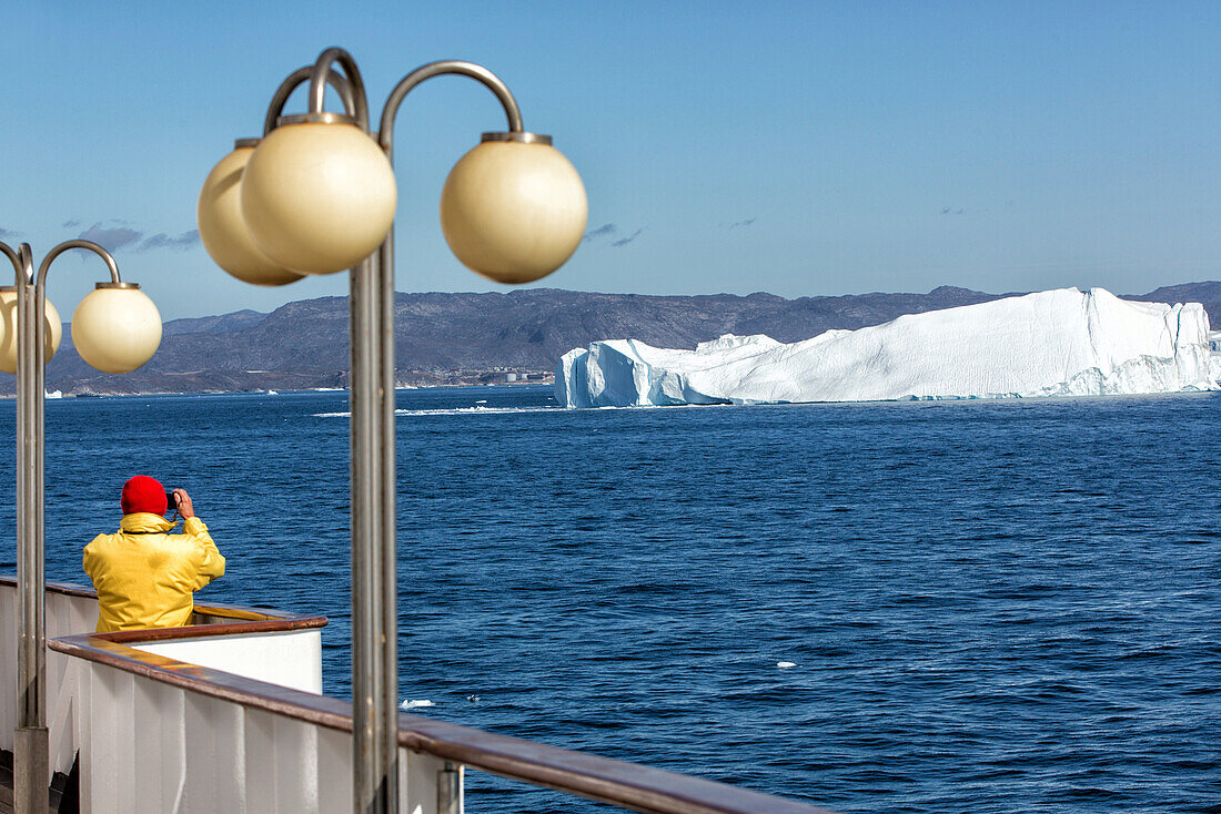passenger aboard the astoria, discovery of the ice fjord, jakobshavn glacier, 65 kilometres long, coming from the inlandsis, sermeq kujalleq, ilulissat, greenland