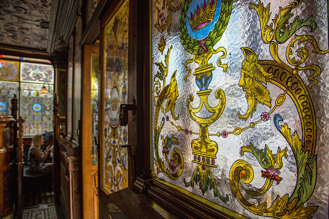 stained glass in the crown bar saloon since 1849, victoria street, belfast city center, ulster, northern ireland