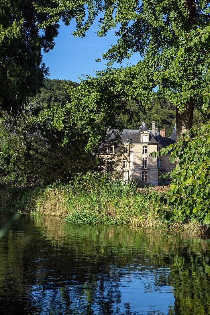 banks of the iton river, chateau d'acquigny (27), france