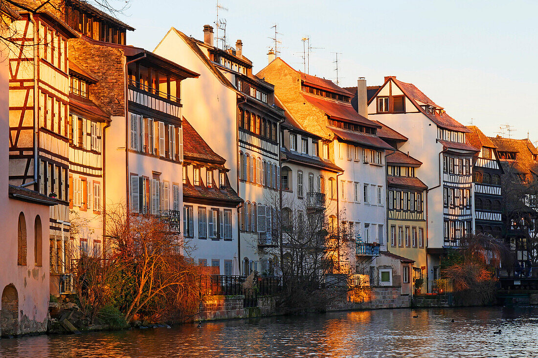 Ill River and Quai de la Bruche, old town Petite France, UNESCO World Heritage Site, Strasbourg, Alsace, France, Europe
