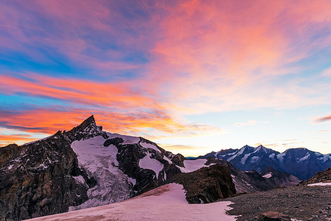 Sunrise view of Zinalrothorn, 4421m, from Ober Gabelhorn, 4063m,  Zermatt, Valais, Swiss Alps, Switzerland, Europe