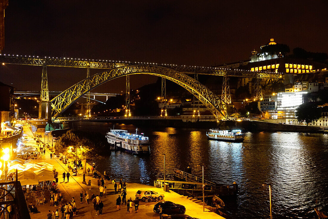 Ponte de Dom Luis I over River Douro at night, Porto (Oporto), Portugal, Europe