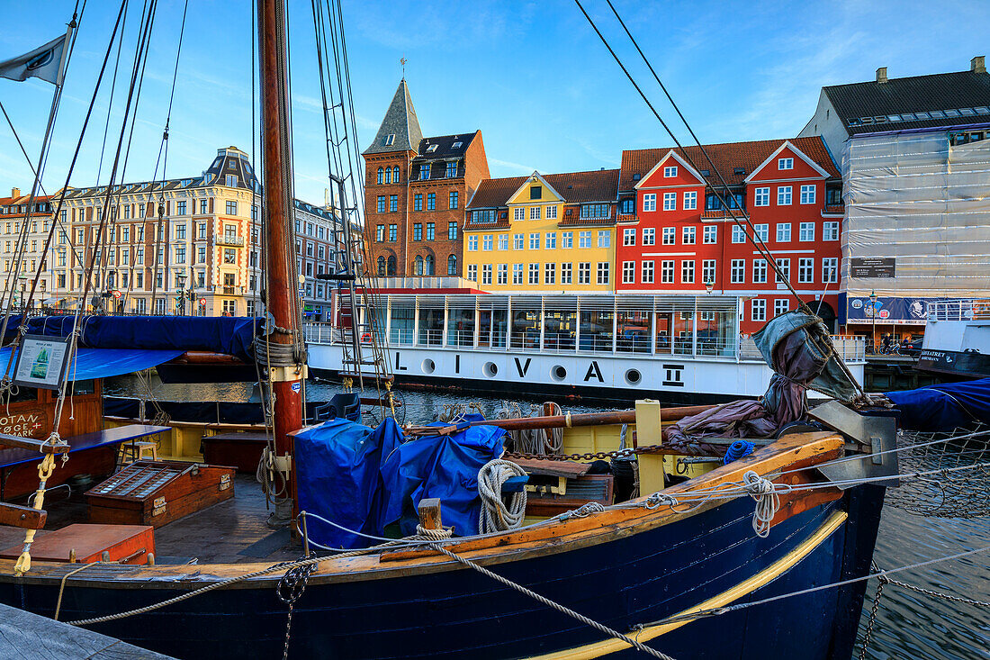 Boats in Christianshavn Canal with typical colourful houses in the background, Copenhagen, Denmark, Europe