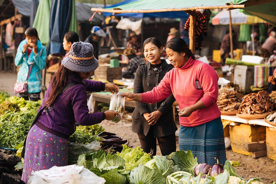 Hsipaw Morning Market, Hsipaw, Shan State, Myanmar (Burma), Asia