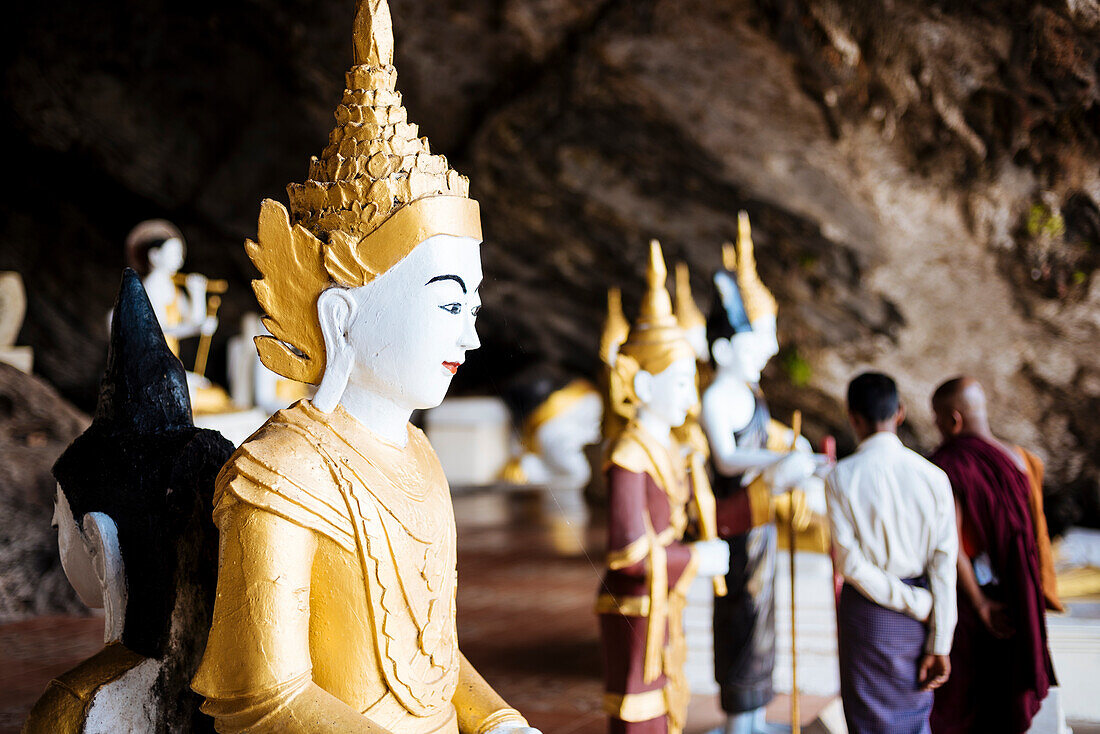 Statues of Buddha, Yathe Byan Cave, Hpa-an, Kayin State, Myanmar (Burma), Asia