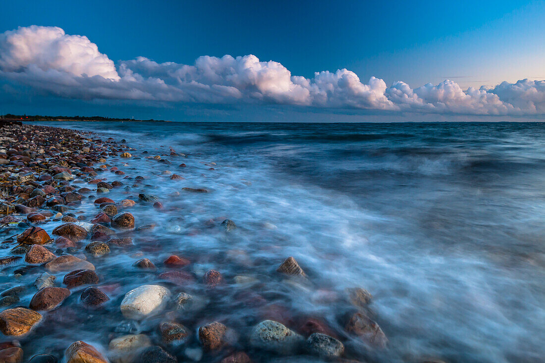 Steine, Strand, Sturm, Wolken, Ostsee, Hohenfelde, Schleswig Holstein, Deutschland