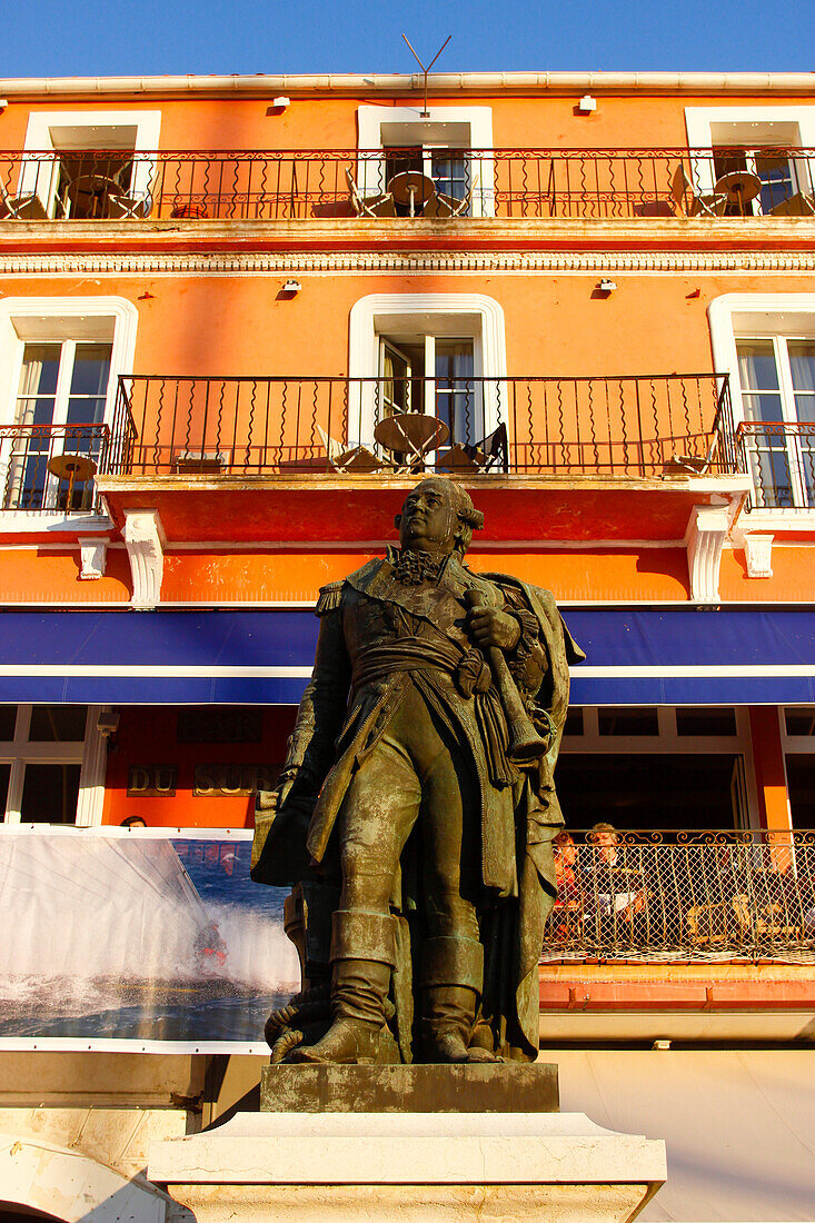 France, Var department, city of Saint-Tropez, the statue of the vice-amiral Pierre-Andre de Suffren, 18e century, a bronze sculpture year 1867