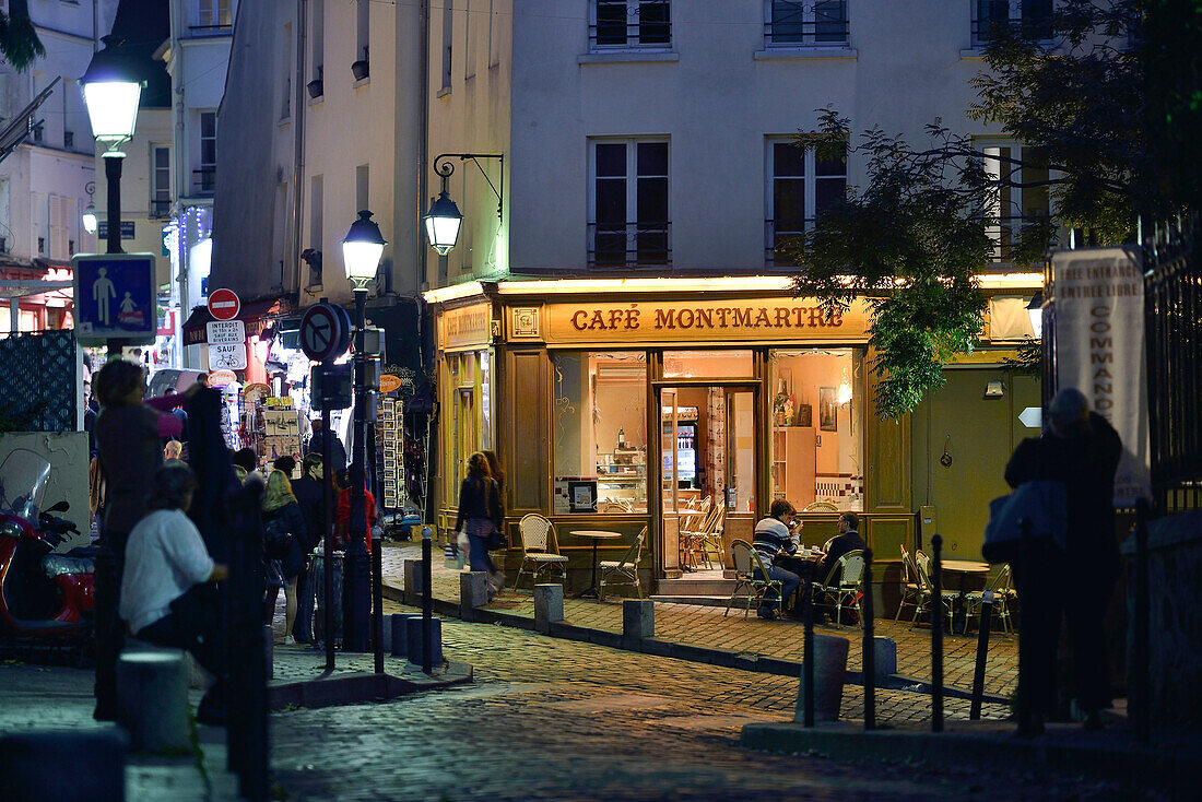 France, Paris, hill of Montmartre, around the Place du Tertre, cafe and souvenir shop