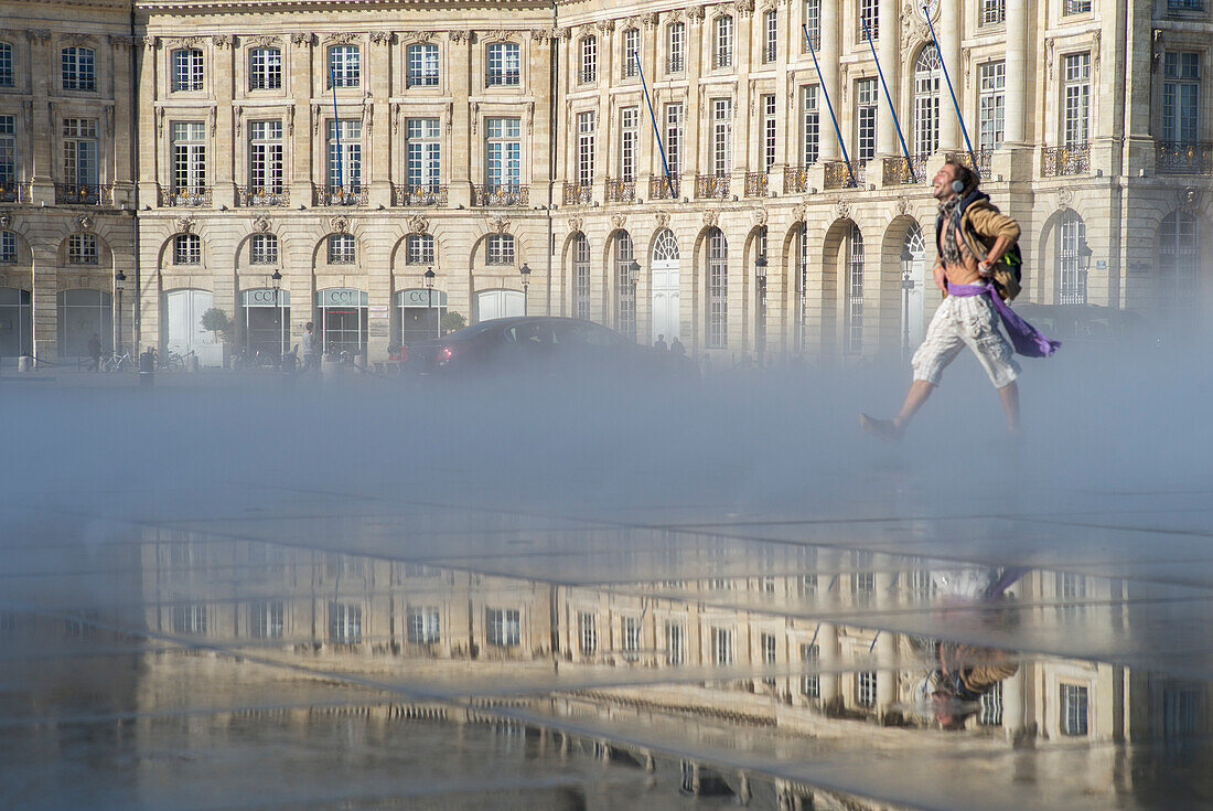 France, South-Western France, Bordeaux, Place de la Bourse, water mirror, fountain engineer Jean-Max Llorca, Mandatory credit: architects Pierre Gangnet and Michel Courajoud