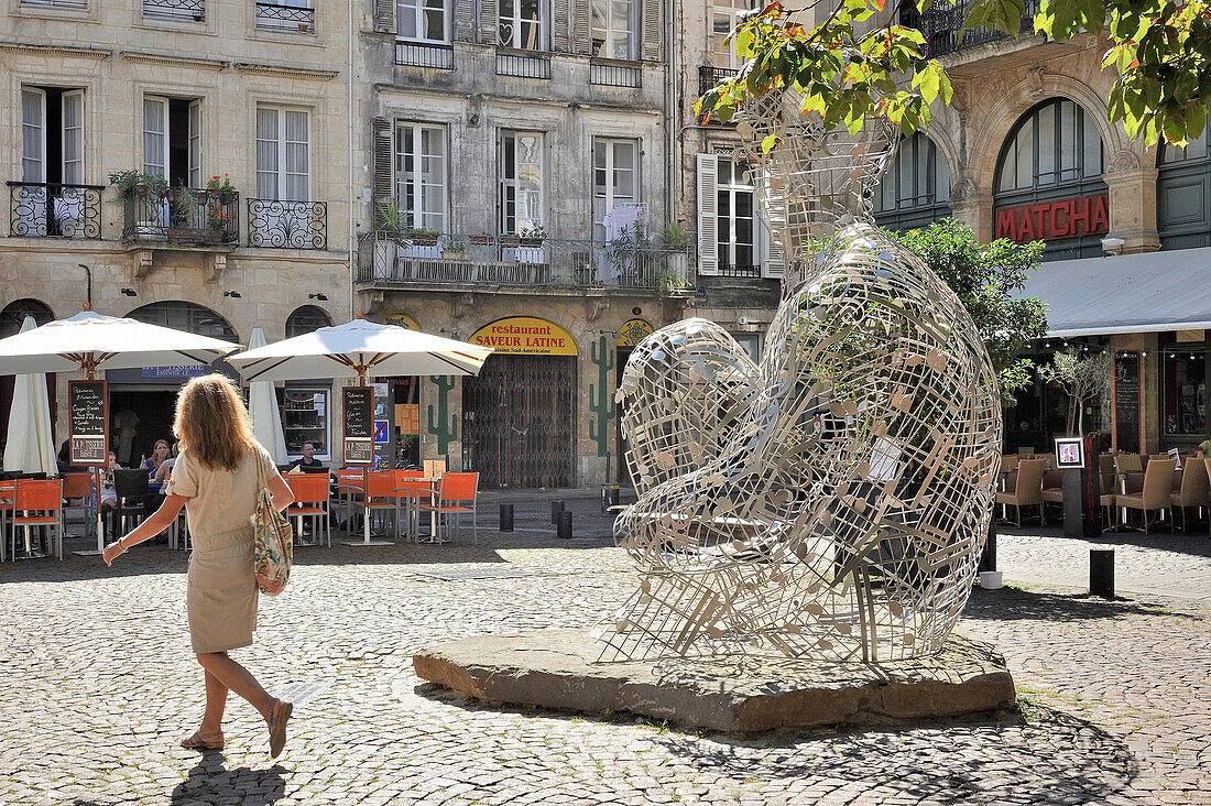 France, South-Western France, Bordeaux, statue by Jaume Piensa on the square Saint Pierre