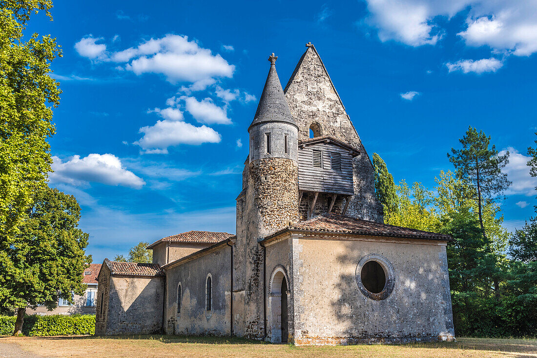 France, Landes, Landes de Gascogne Regional Natural Park, Moustey, St Pierre-es-Liens de Biganon church (Camino de Santiago)