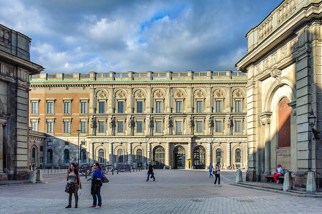 Touristen vor dem könglichem Schloss , Stockholm, Schweden