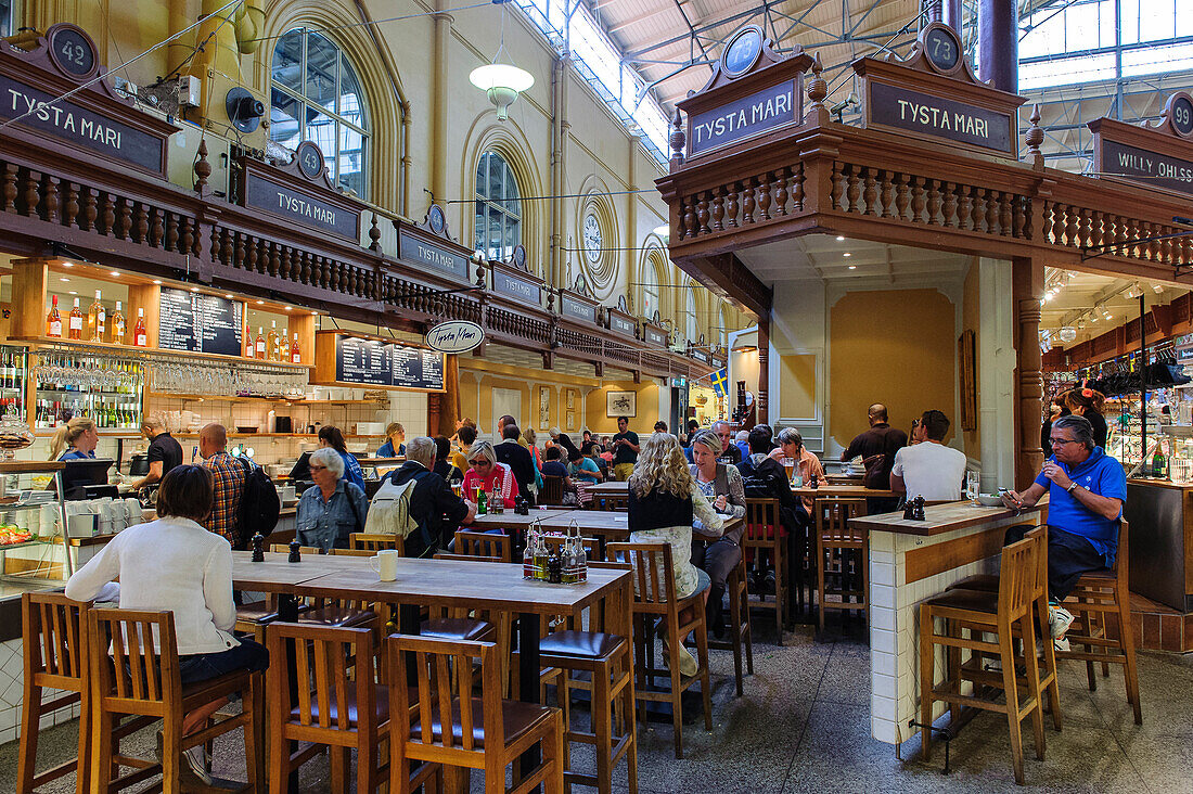 Markthallen Saluhall im Stadtteil Oestermalm , Stockholm, Schweden