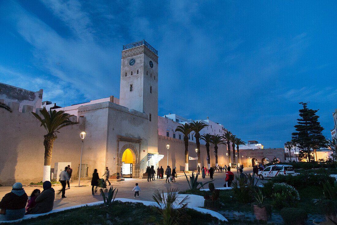 evening walk in front of the clock, avenue oqba ibn nafiaa, medina, essaouira, mogador, atlantic ocean, morocco, africa