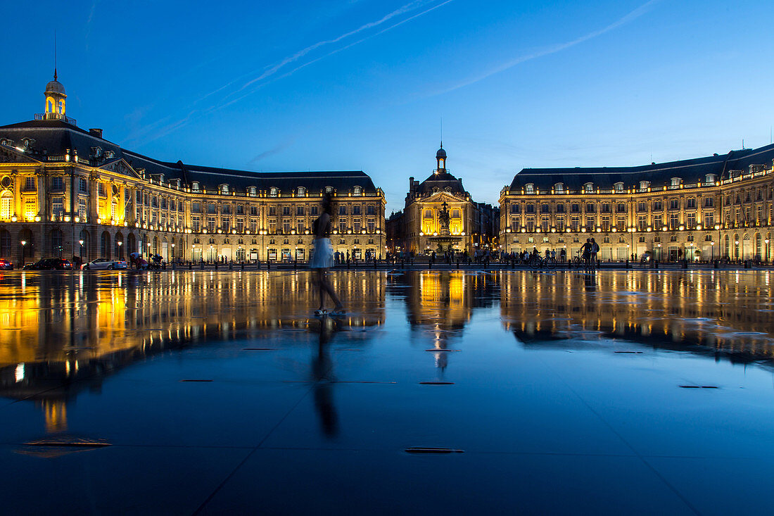 the reflecting pool at night, place de la bourse, marechal lyautey quay, city of bordeaux, gironde (33), france