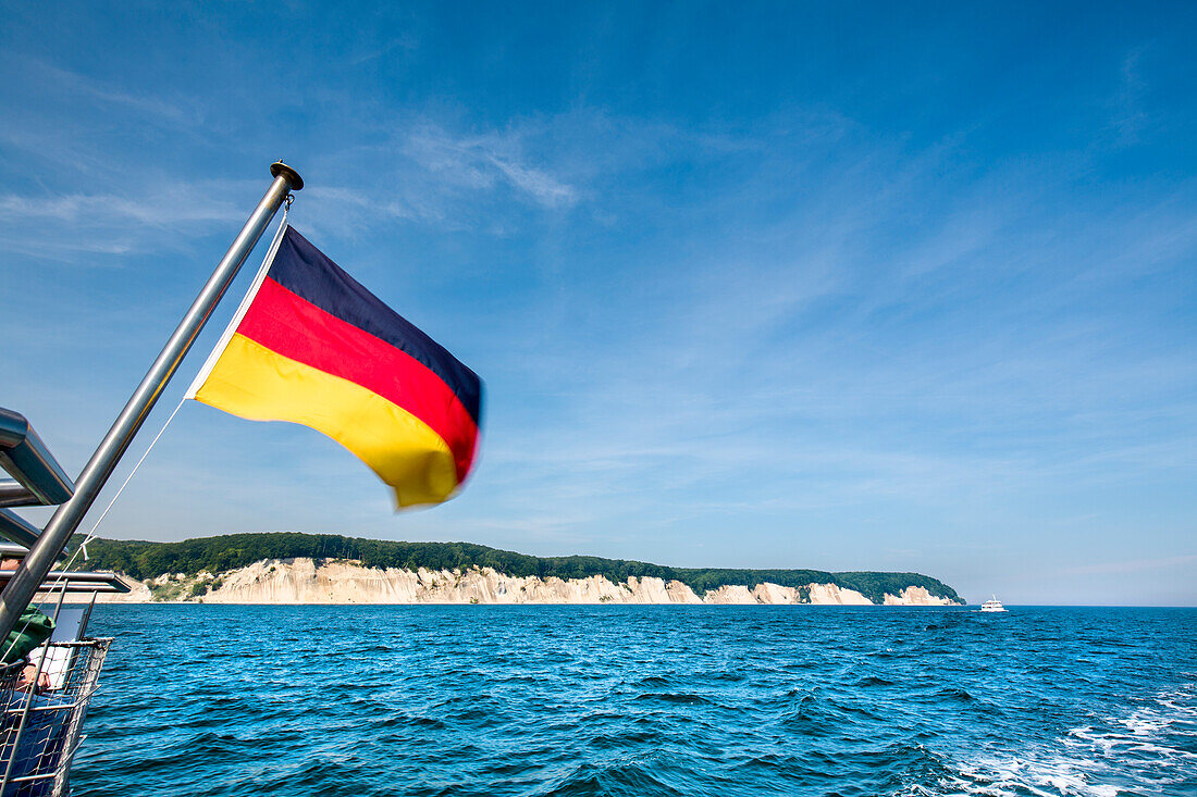 Blick auf Kreidefelsen vom Ausflugsschiff, Stubbenkammer, Nationalpark Jasmund, Rügen, Mecklenburg-Vorpommern, Deutschland