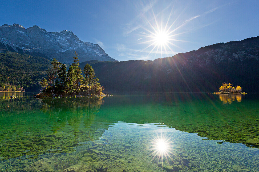 Eibsee unterhalb der Zugspitze, Werdenfelser Land, Bayern, Deutschland