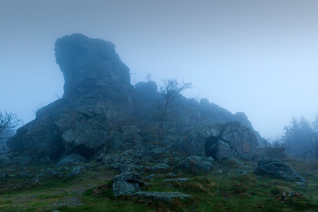 Morning mist, Bruchhauser Steine, near Olsberg, Rothaarsteig hiking trail, Rothaar mountains, Sauerland, North Rhine-Westphalia, Germany