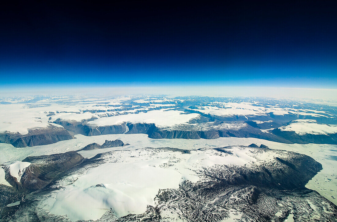 Hochplatteaus und gefrorene Fjorde an der Südspitze Grönlands