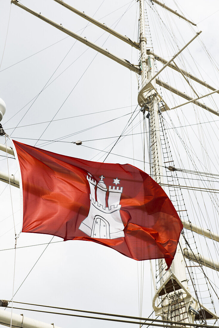 Mast of the Rickmer Rickmers and Hamburg flag, museum ship, Hamburg, Germany