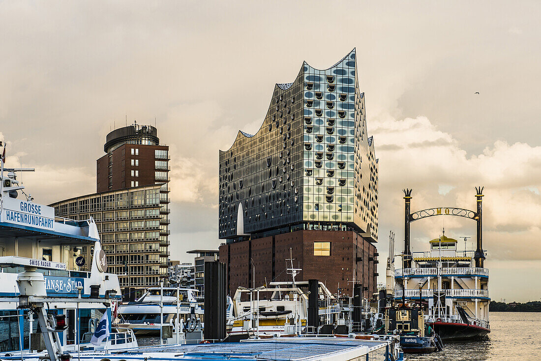 Elbphilharmonie, Elbe Philharmonic Hall, concert hall, architects Herzog & De Meuron, Hafencity, Hamburg, Germany