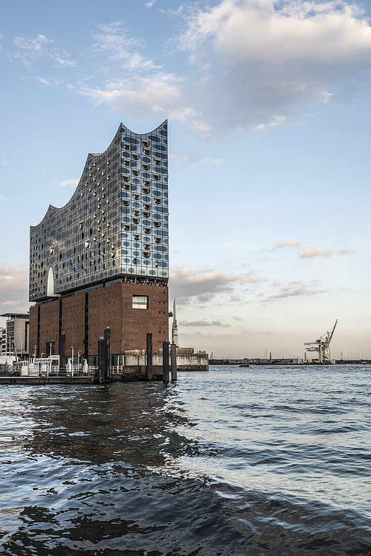 Elbphilharmonie, Elbe Philharmonic Hall, concert hall, architects Herzog & De Meuron, Hafencity, Hamburg, Germany