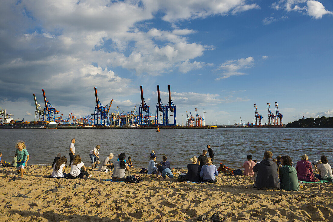 Beach bar Strandperle, Elbe beach, Övelgönne, Hamburg, Germany