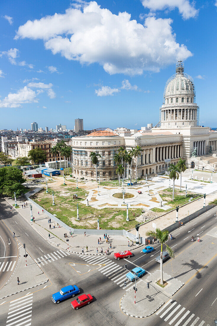 view from the roof of Hotel Saratoga to the Capitol, Kapitol, Capitolio, seat of government, historic town, center, old town, between Habana Vieja and Habana Centro, family travel to Cuba, parental leave, holiday, time-out, adventure, Havana, Cuba, Caribb