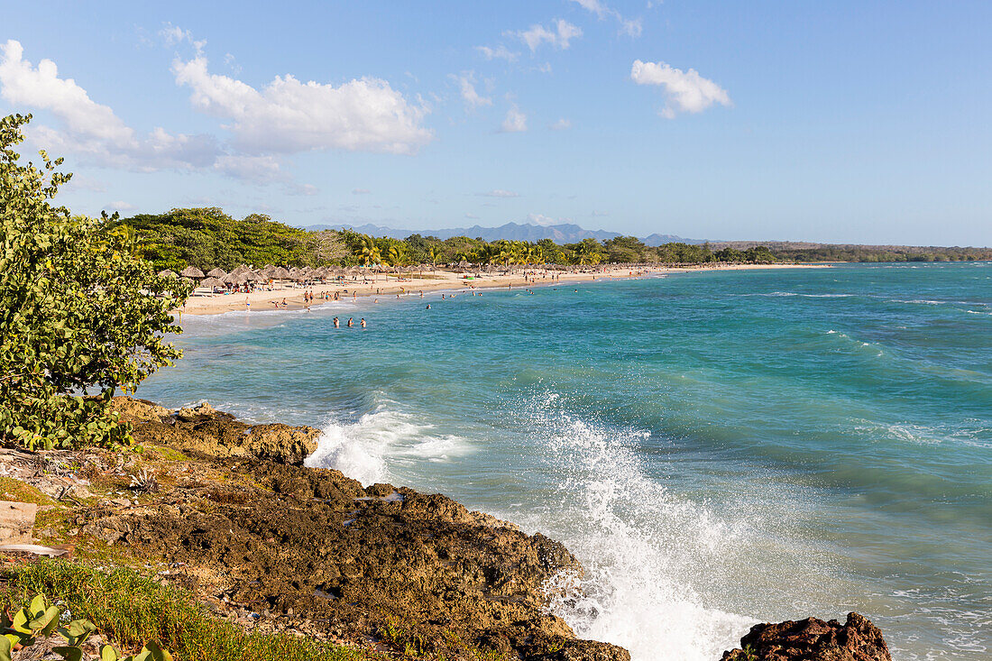 beautiful sandy beach and turquoise blue sea, Playa Rancha Luna, palm tree, family travel to Cuba, parental leave, holiday, time-out, adventure, Cienfuegos, Cuba, Caribbean island
