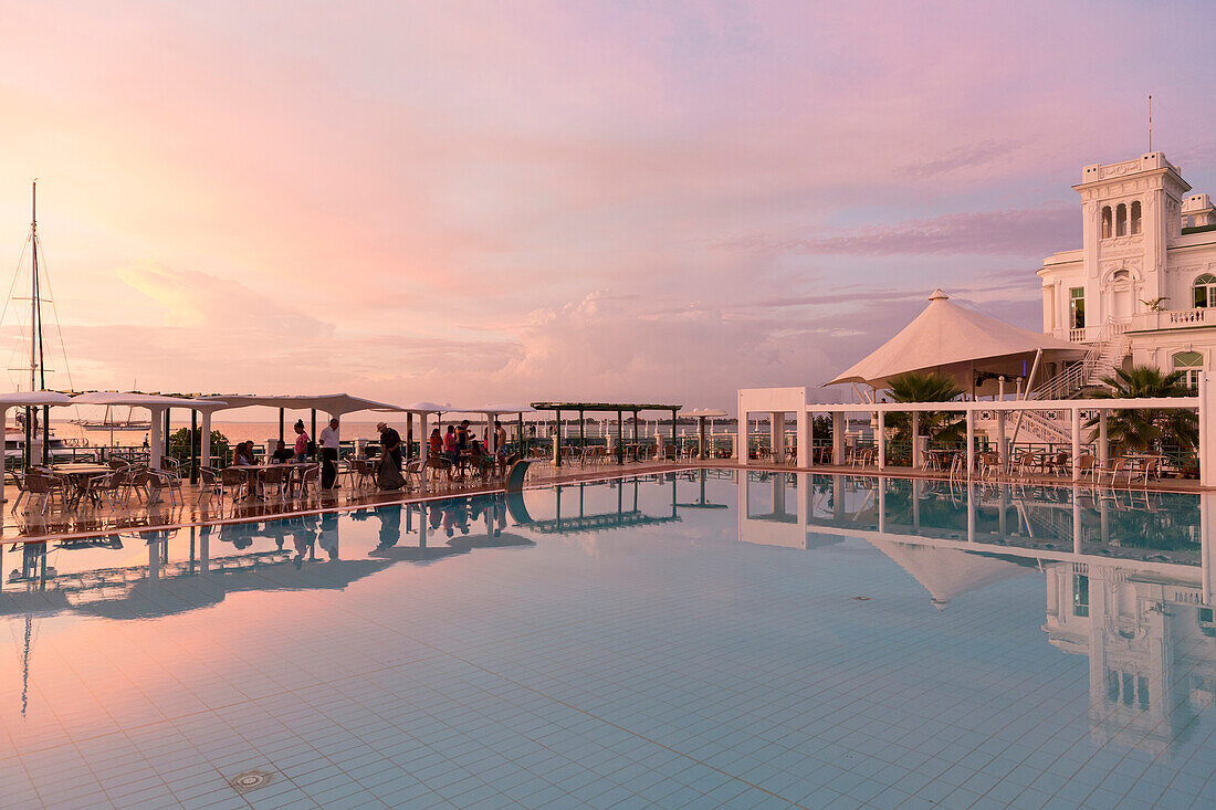 Pool im Club Cienfuegos, neben der Marina, Cienfuegos, Republik Kuba, karibische Insel, Karibik