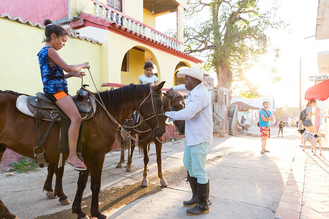 horses in the city of Trinidad, family travel to Cuba, parental leave, holiday, time-out, adventure, Trinidad, province Sancti Spiritus, Cuba, Caribbean island