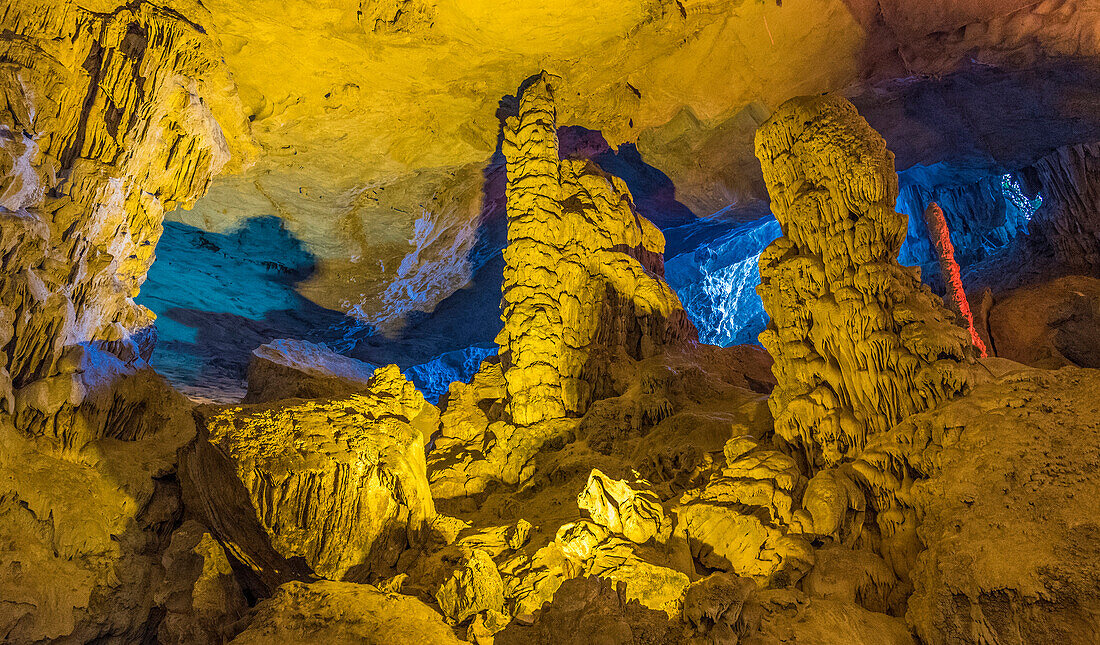 Vietnam, Ha Long Bay, lights in the Surprised Cave (Sung Sot cave) (UNESCO World Heritage)