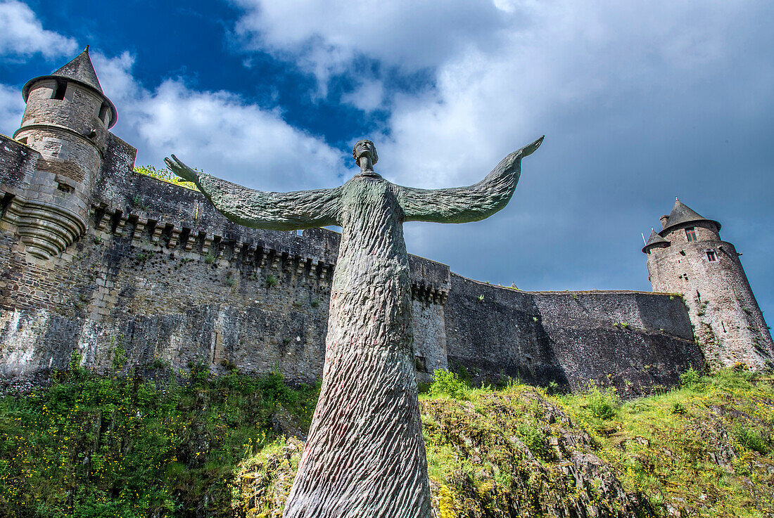 Brittany, Fougeres, feudal castle (on the way to Santiago de Compostela) monument for peace designed by Louis Derbre (ADAGP), the hope