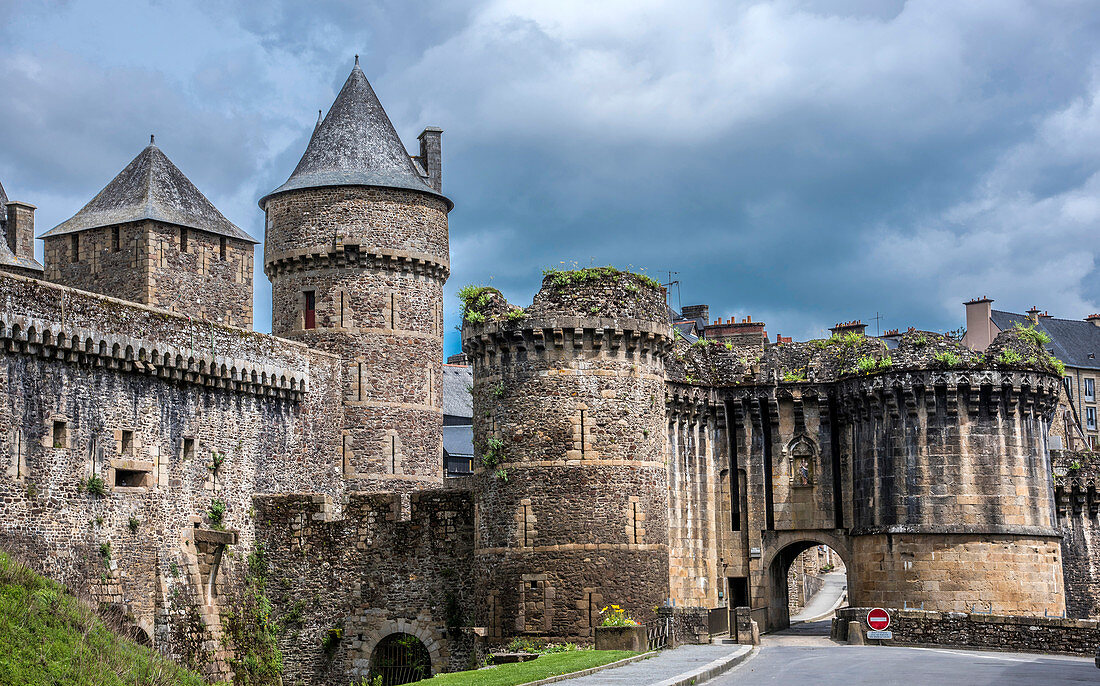 Brittany, Fougeres, feudal castle, the Hallay, Haye St Hilaire and Guemaduc Towers (on the way to Santiago de Compostela)