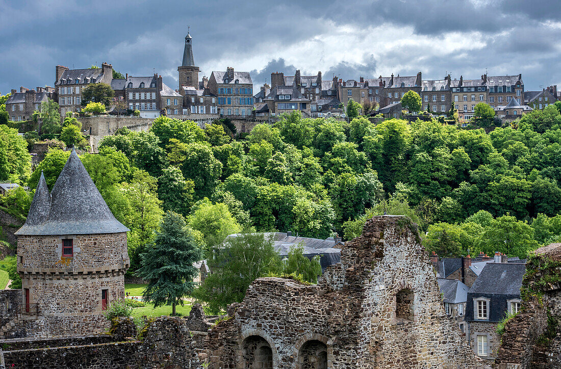 Brittany, Fougeres, plunging view on the feudal castle and the high city (on the way to Santiago de Compostela)
