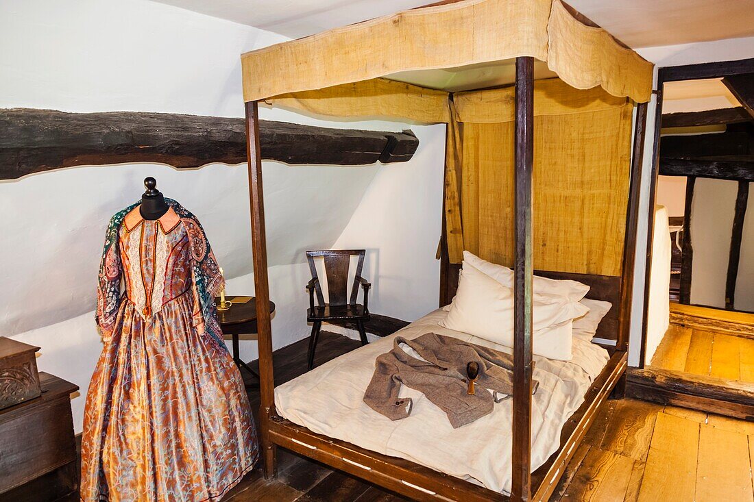 England, Warwickshire, Cotswolds, Stratford-Upon-Avon, Anne Hathaway's Cottage, Bedroom