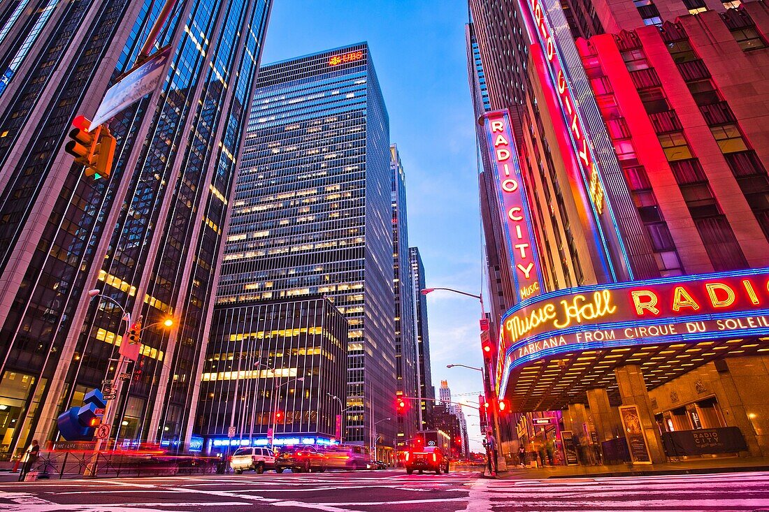 Radio City, Music Hall, Rockefeller Center, 6th Avenue, Avenue of the Americas, Midtown, Manhattan, New York City, New York, USA