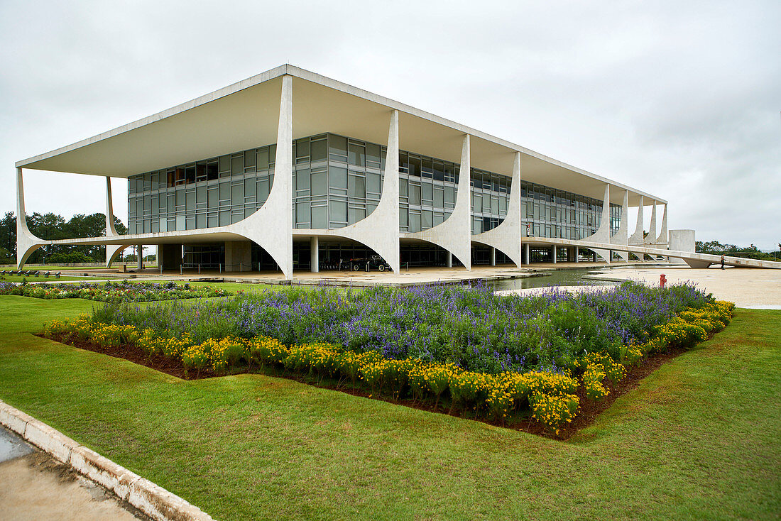 The Planalto Palace designed by Oscar Niemeyer in 1958, Brasilia, UNESCO World Heritage Site, Brazil, South America
