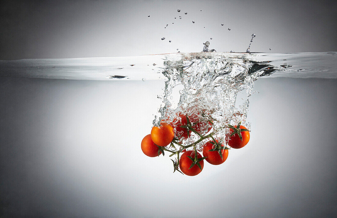 Close-up of tomatoes in splashing water