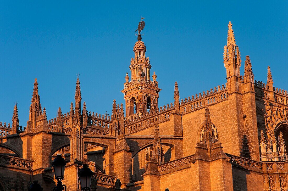 Cathedral and Giralda tower, Seville, Region of Andalusia, Spain, Europe.