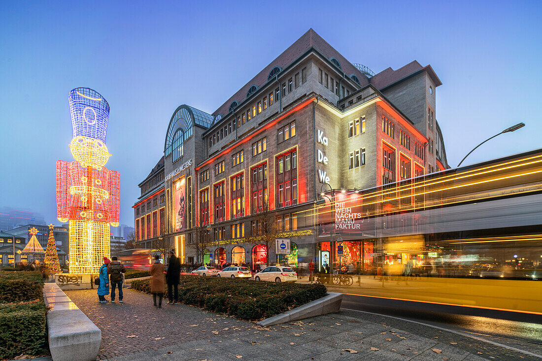 Weihnachtsbeleuchtung am Ka De We, Tauenziehen, Berlin